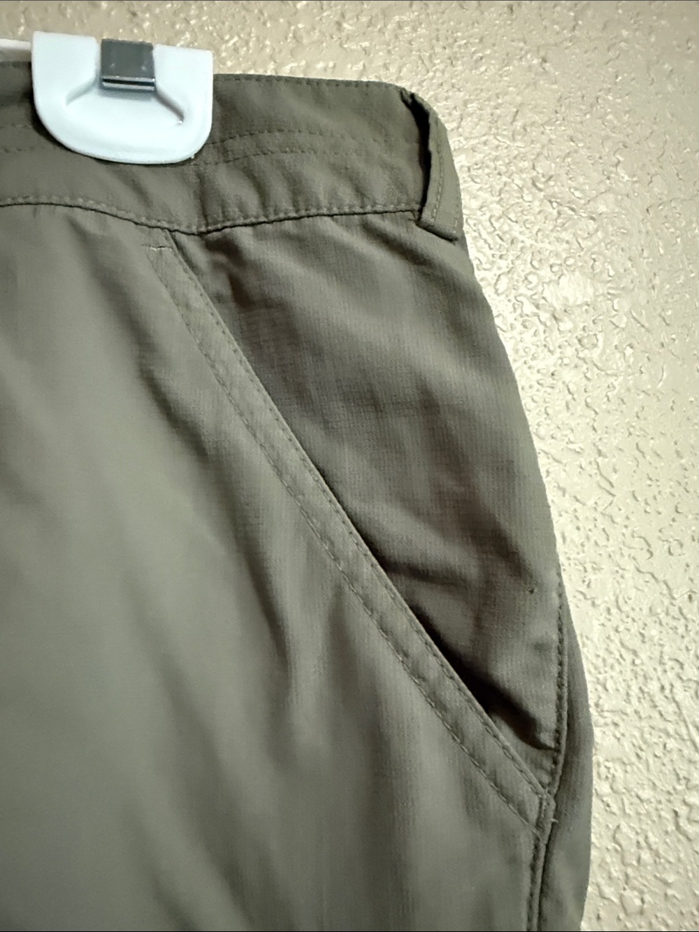 Columbia Women's Lightweight Olive Green Outdoor Shorts Size 12 - Picture 5 of 6